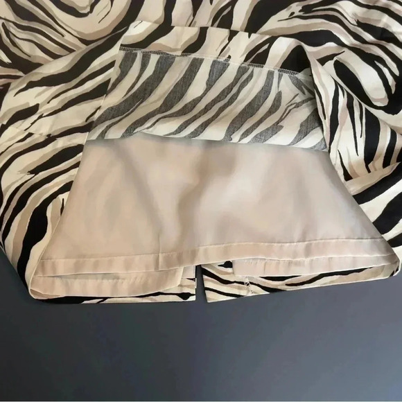 Loft Women’s Zebra Skirt 14P Black White Lined Back Zipper Closure Slit - Picture 6 of 11